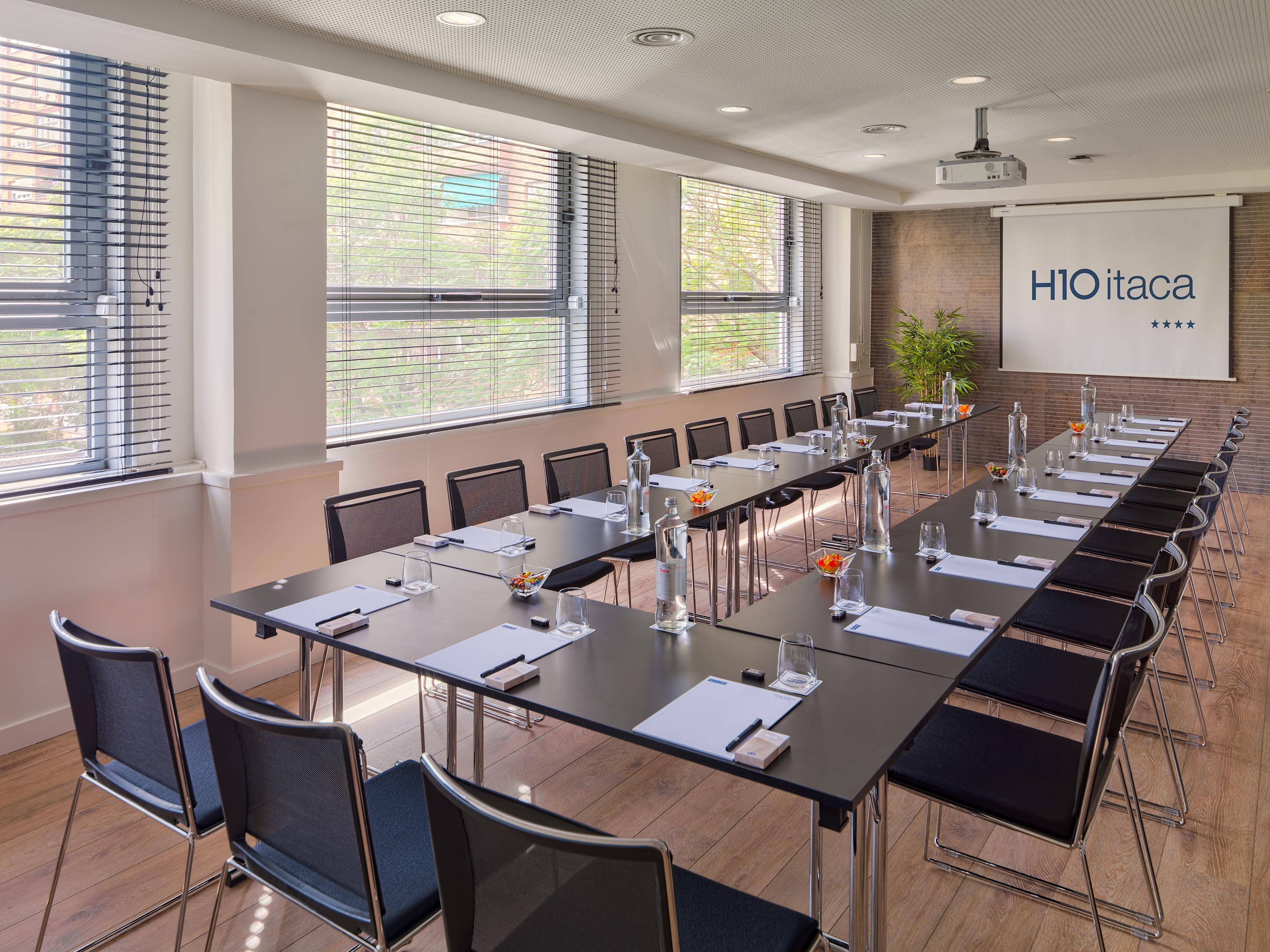 เฮช10 อิตาคา โฮเต็ล Hotel บาร์เซโลนา ภายนอก รูปภาพ